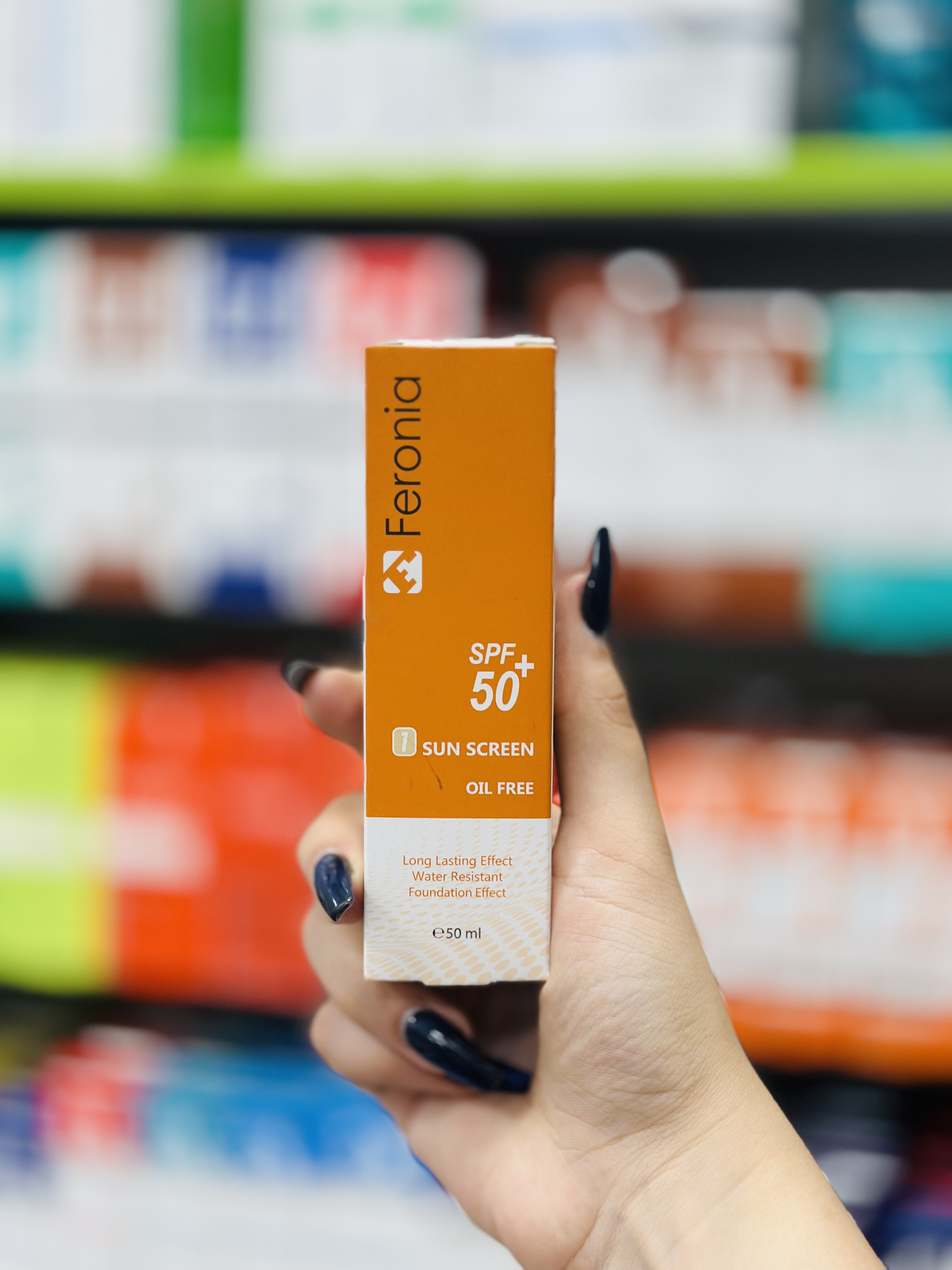 کرم ضد آفتاب فرونیا SPF50 فاقد چربی شماره ۱ بژ روشن