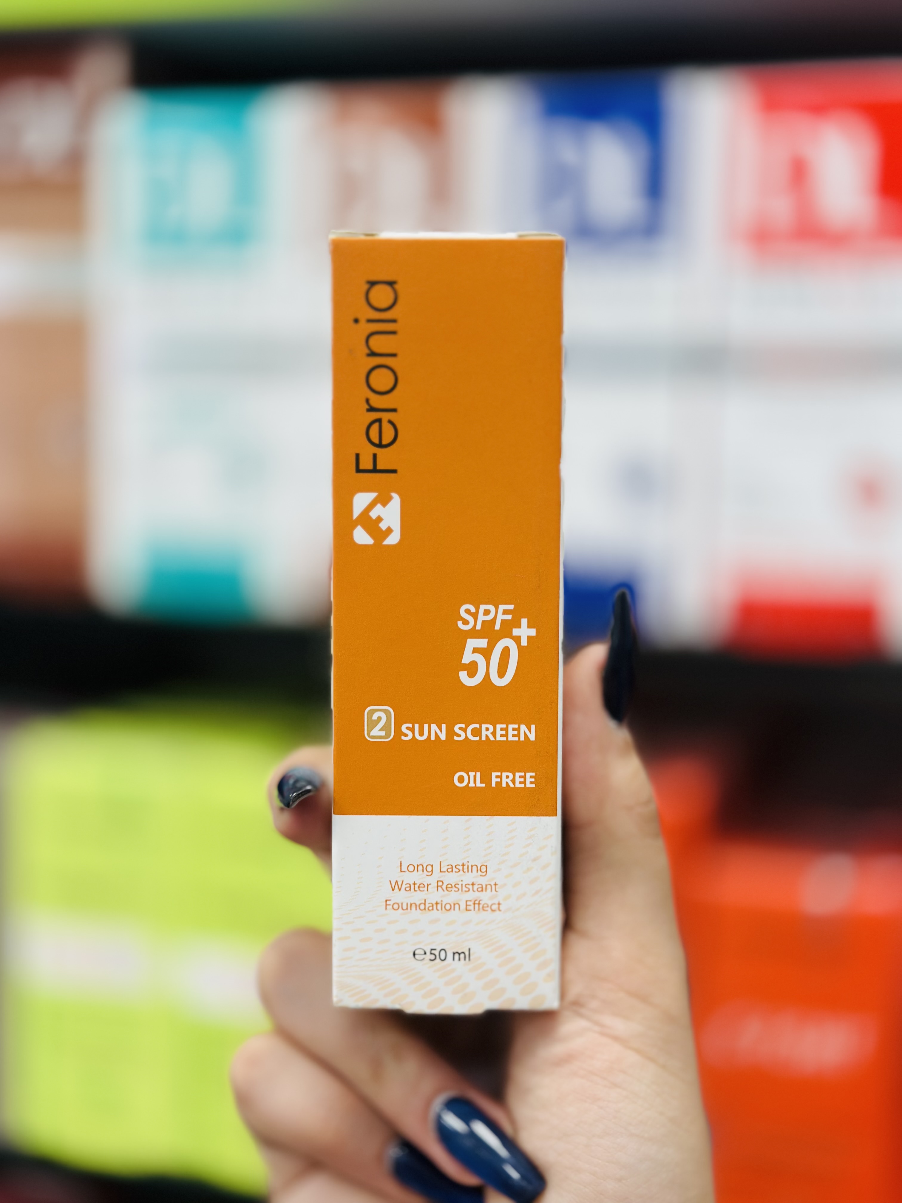 کرم ضد آفتاب فرونیا SPF50 فاقد چربی شماره ۲ بژ طبیعی