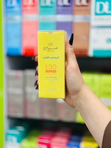 کرم ضد آفتاب مینرال سینره SPF30 بی رنگ تاریخ انقضا ۱۴۰۵/۰۶