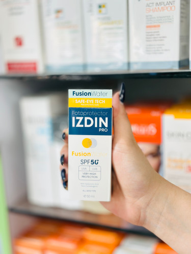کرم ضد آفتاب فیوژن واتر SPF50 ایزدین