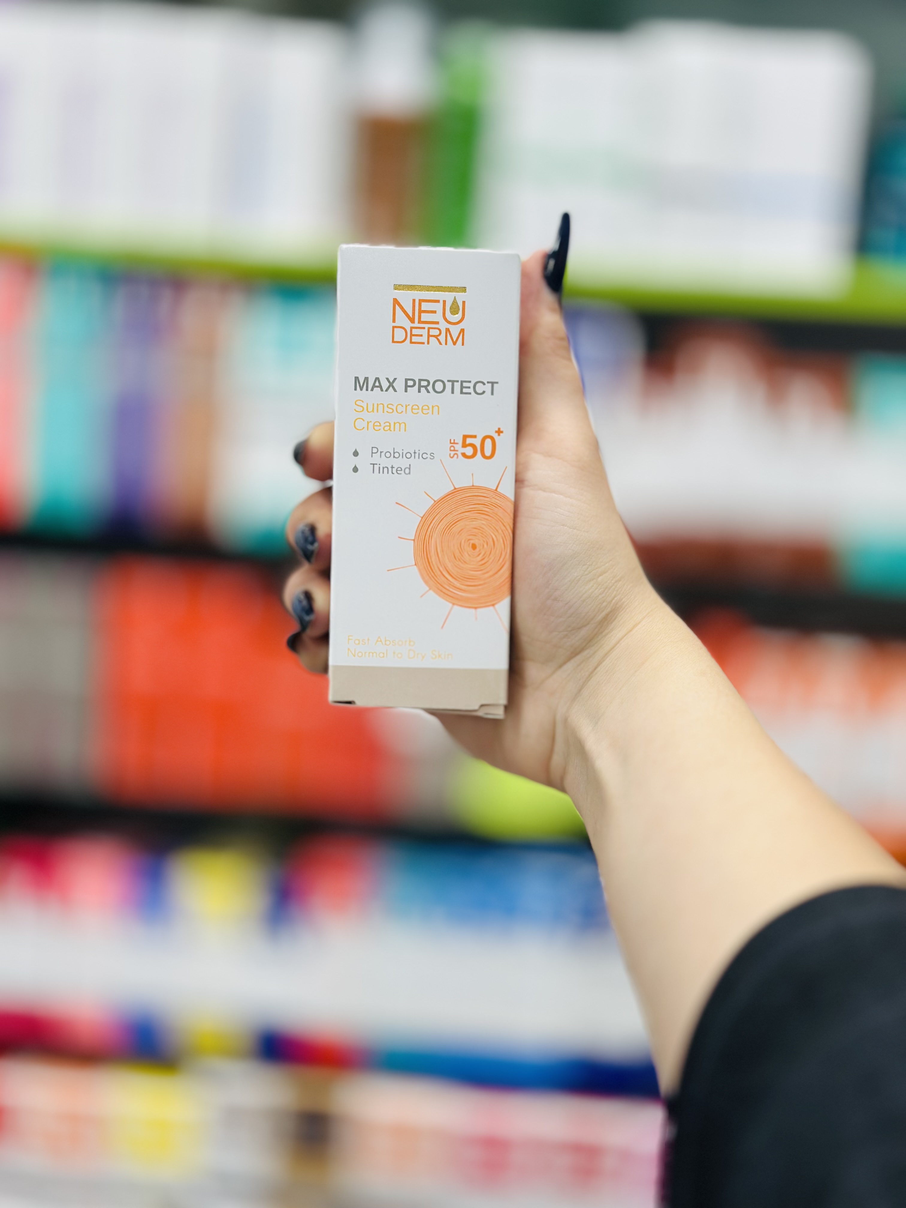 کرم ضدآفتاب مکس پروتکت SPF50 (رنگی) نئودرم پوست خشک