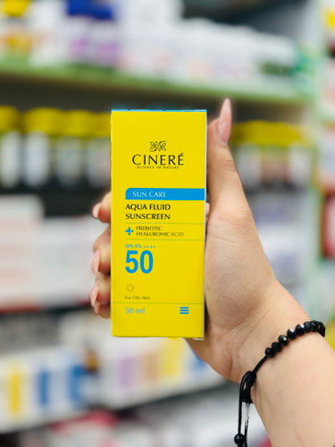 ضد آفتاب آکوا فلوئید پوست چرب SPF50 سینره تاریخ انقضا ۱۴۰۵/۰۶