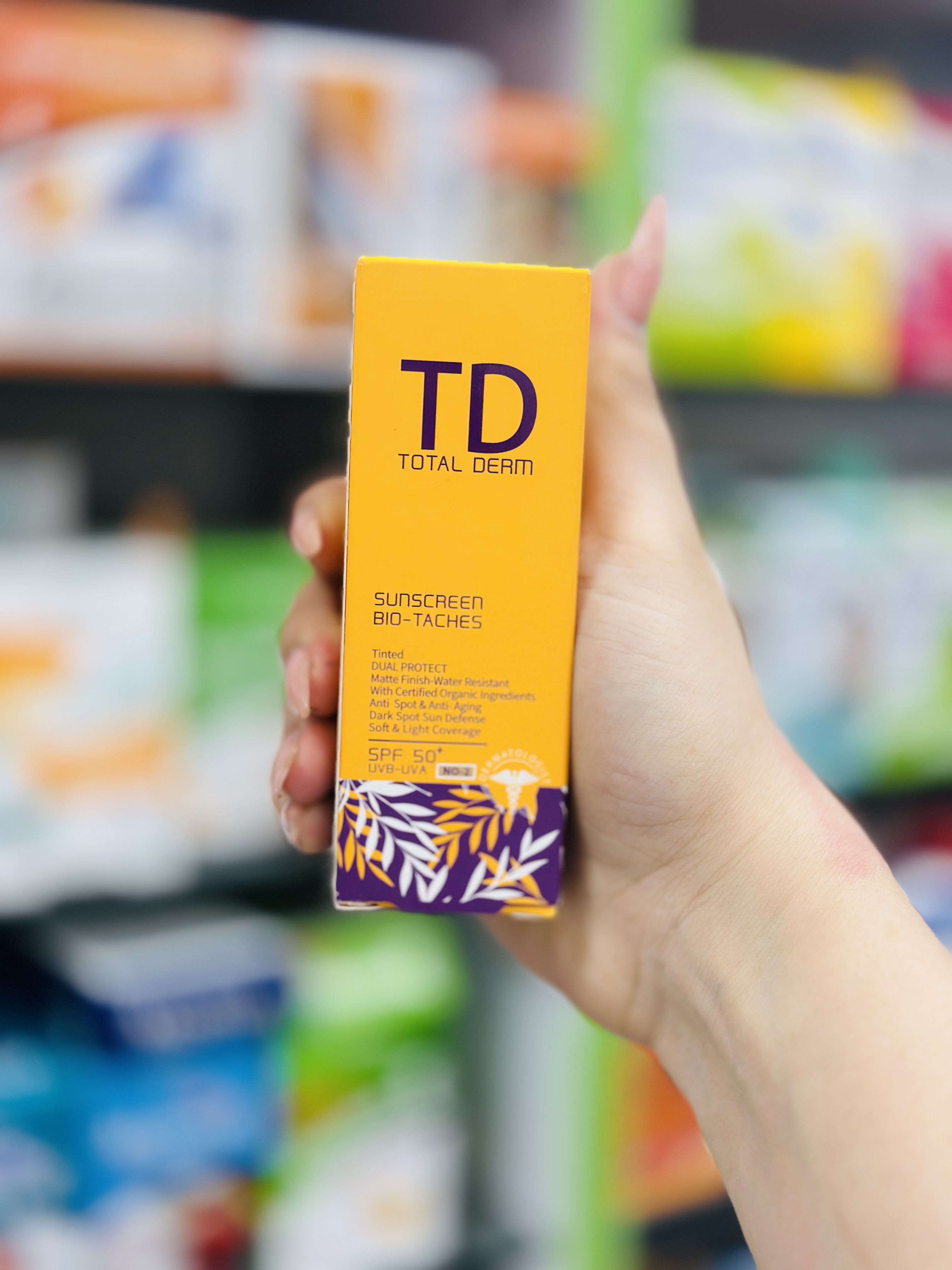 کرم ضد آفتاب رنگی بایوتچ SPF50 شماره 2 توتال درم 50 میل بژ طبیعی