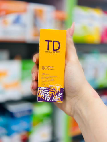 کرم ضد آفتاب رنگی بایوتچ SPF50 شماره 2 توتال درم 50 میل بژ طبیعی