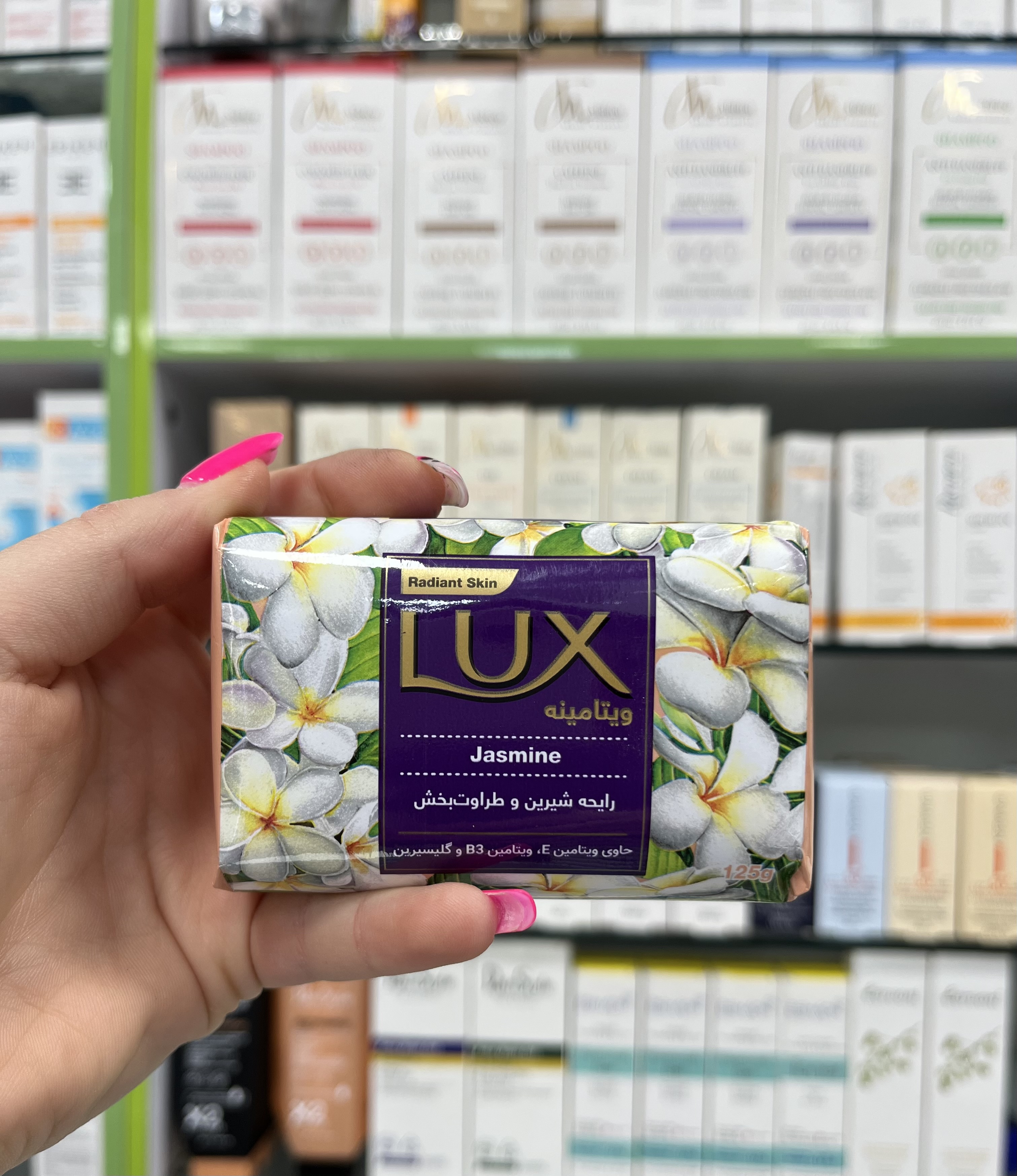 صابون لوکس با رایحه گل یاس وزن 125 گرم