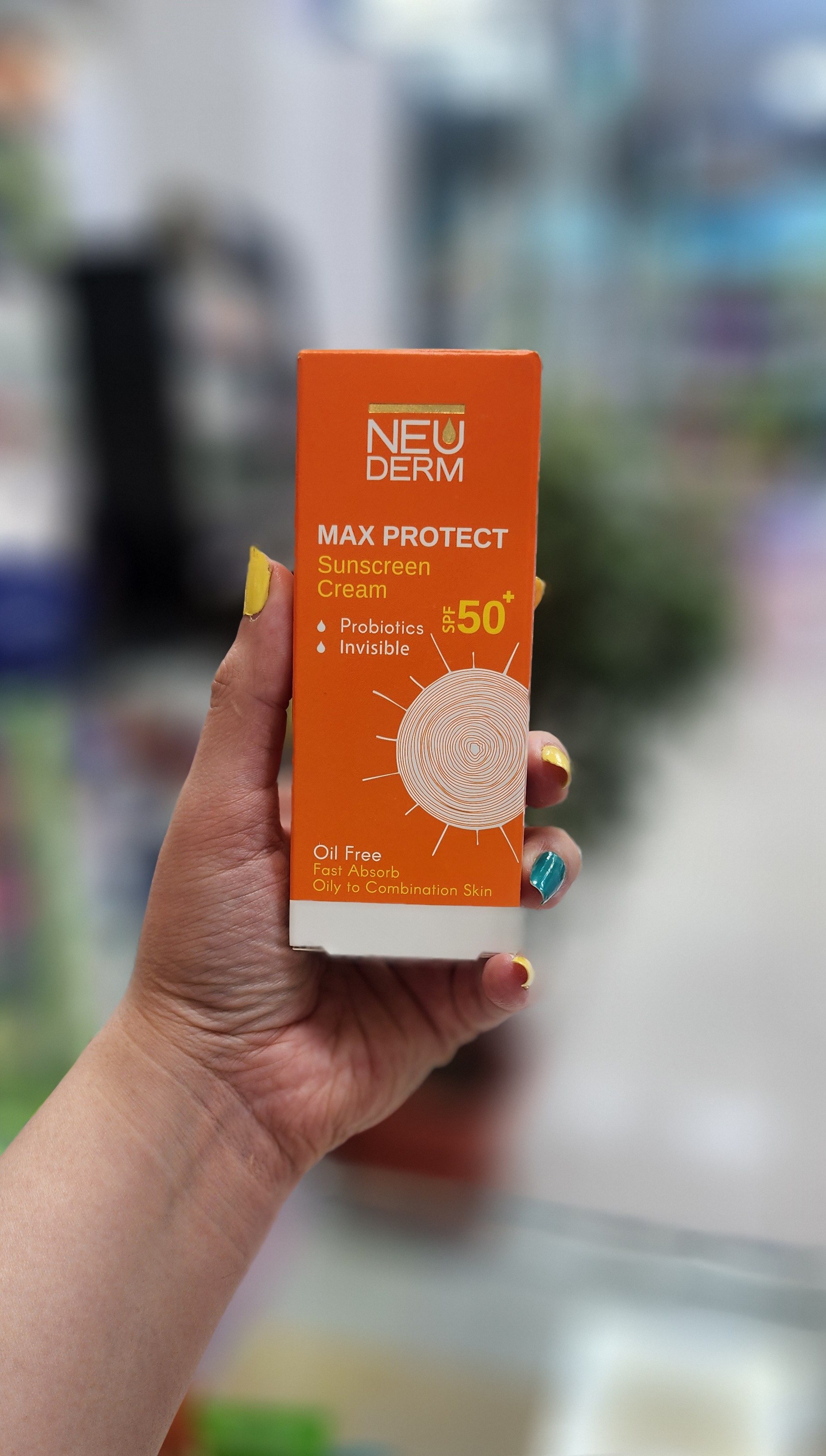 کرم ضدآفتاب مکس پروتکت SPF50 پوست چرب (بی رنگ) نئودرم