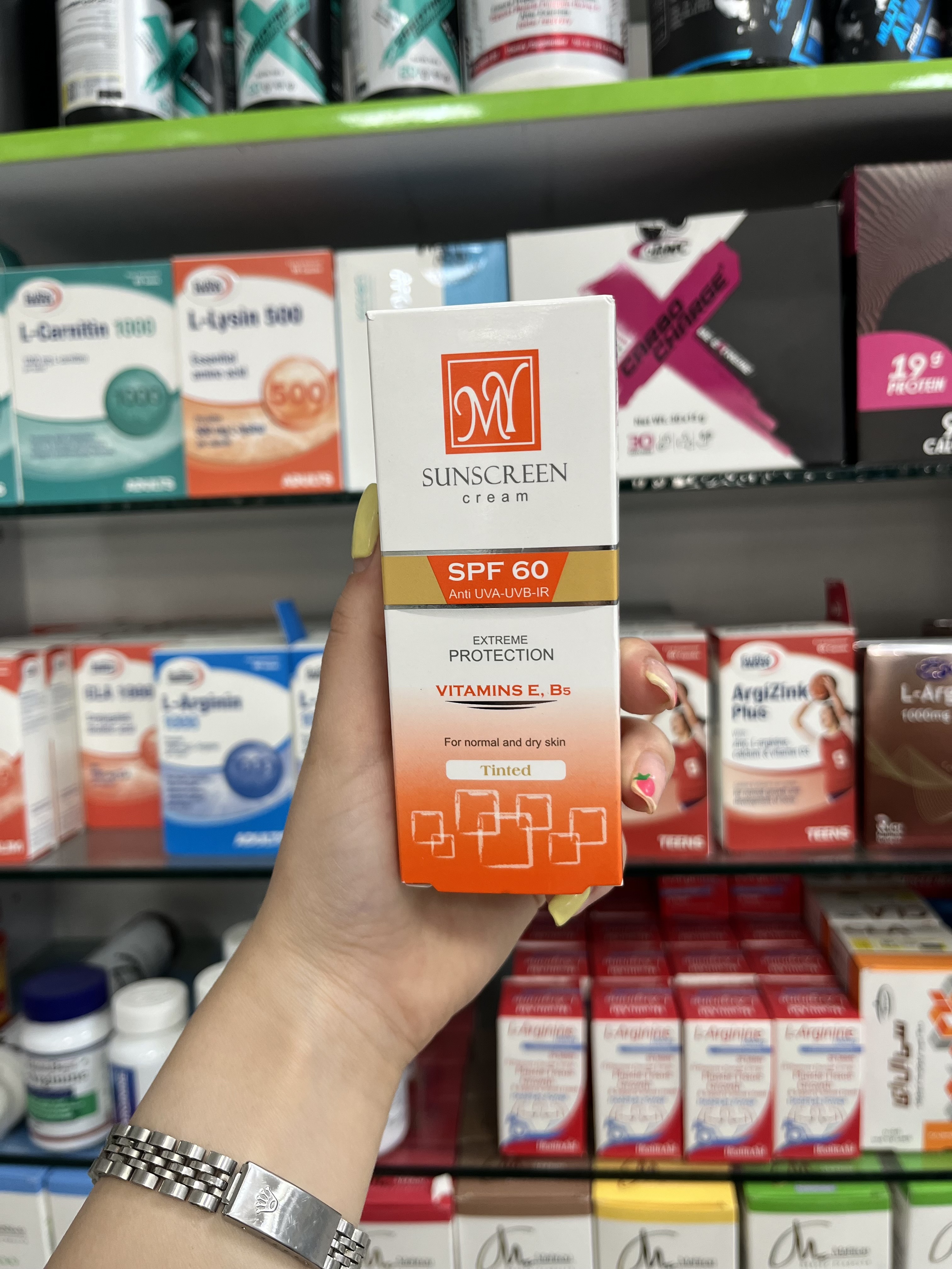 کرم ضد آفتاب رنگی SPF60 مناسب پوست نرمال و خشک مای